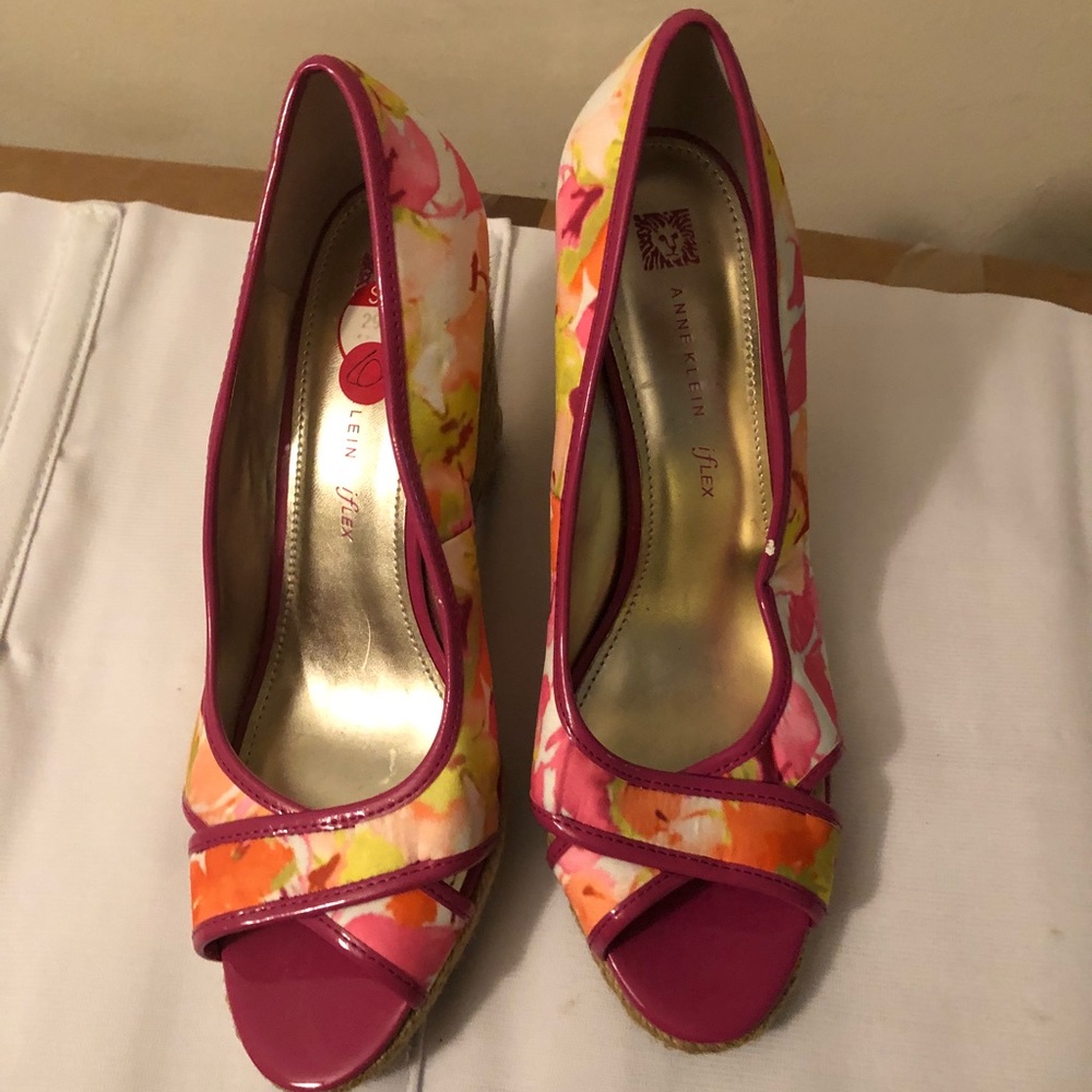 Flower platform shoes